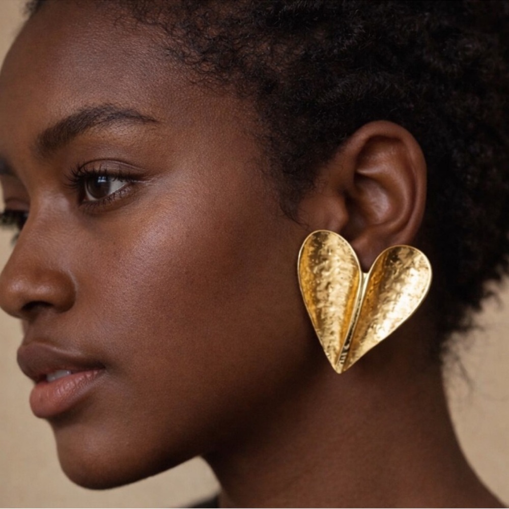 New! Gold Hammered Heart Earrings NWOT